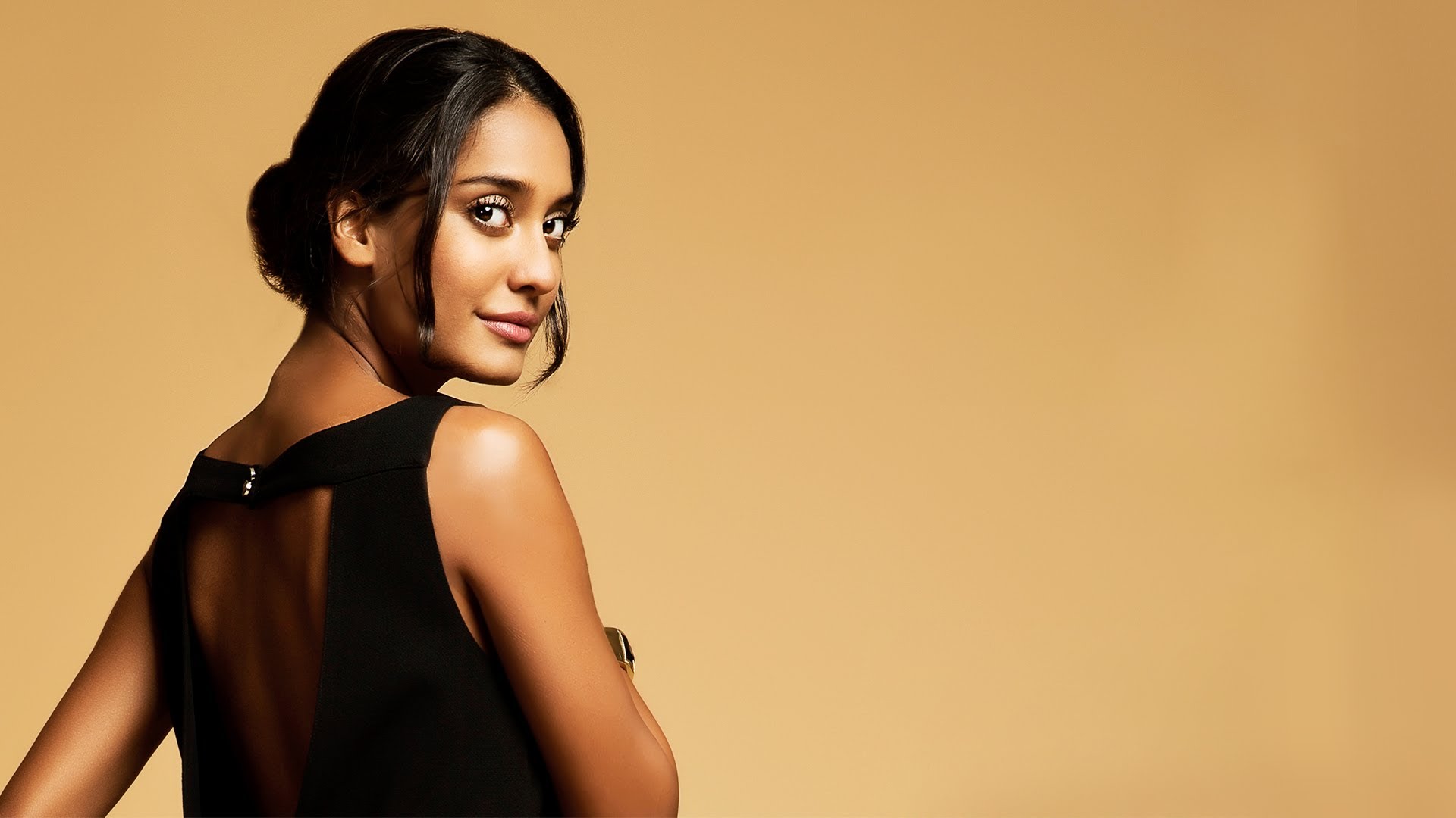 Lisa Haydon Prefers Confident, Free-Spirited Men Lisa Haydon Prefers Confident, Free-Spirited Men