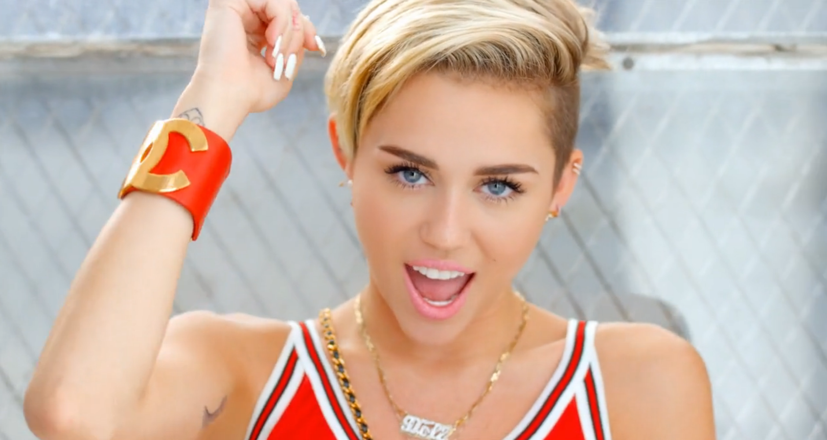 Miley Cyrus to Be More Conservative off Stage