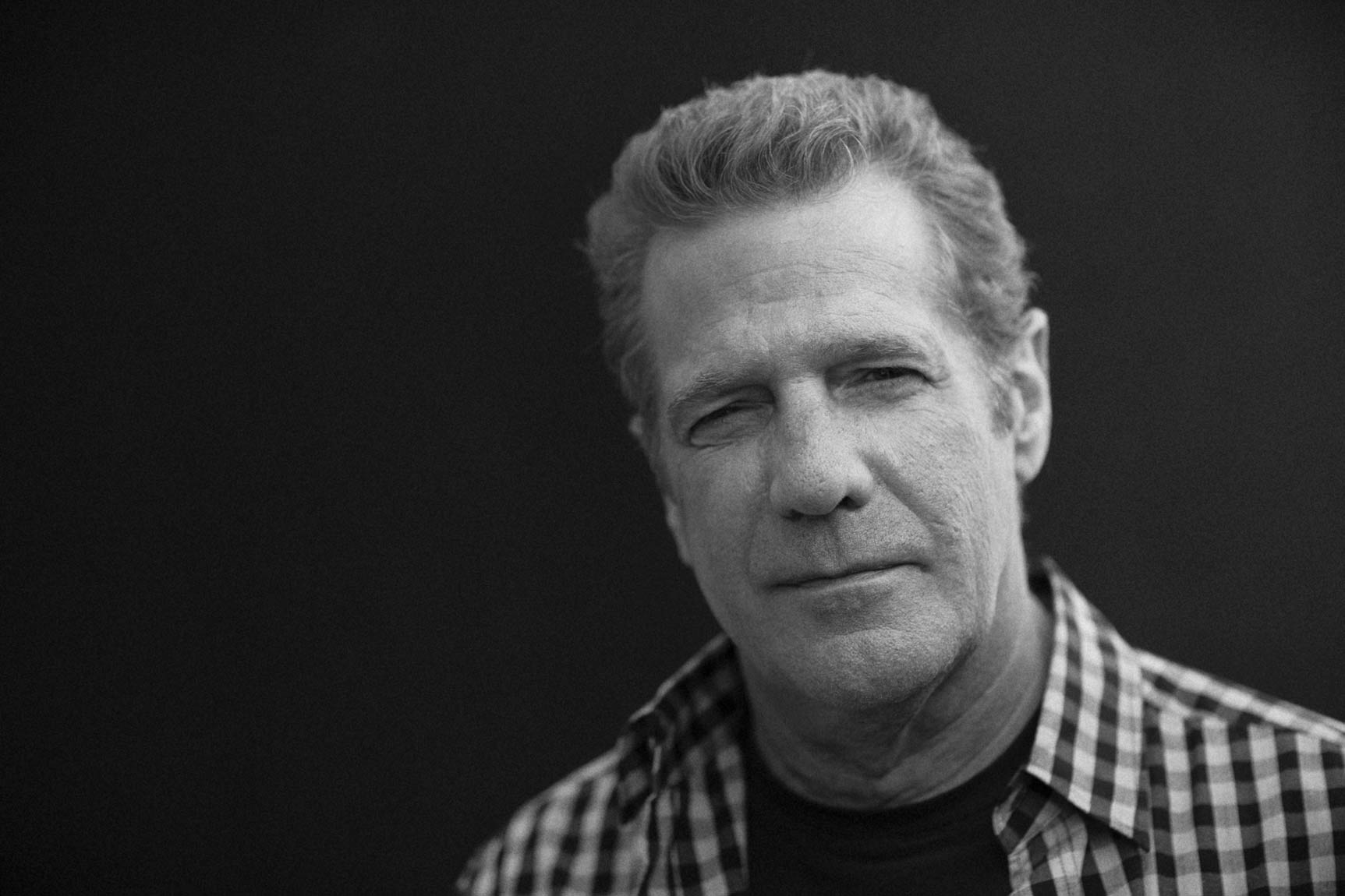Eagles Co-Founder Glenn Frey, Who Sang 'Take It Easy,' Dies