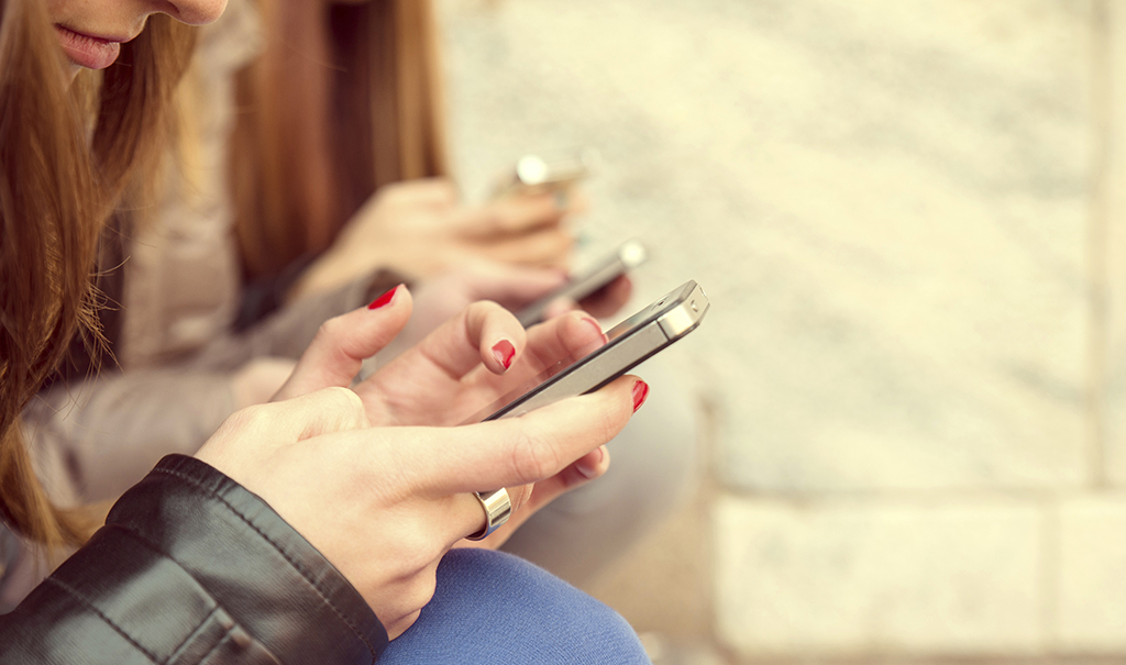 Gujarat village bans cell phones for minor girls
