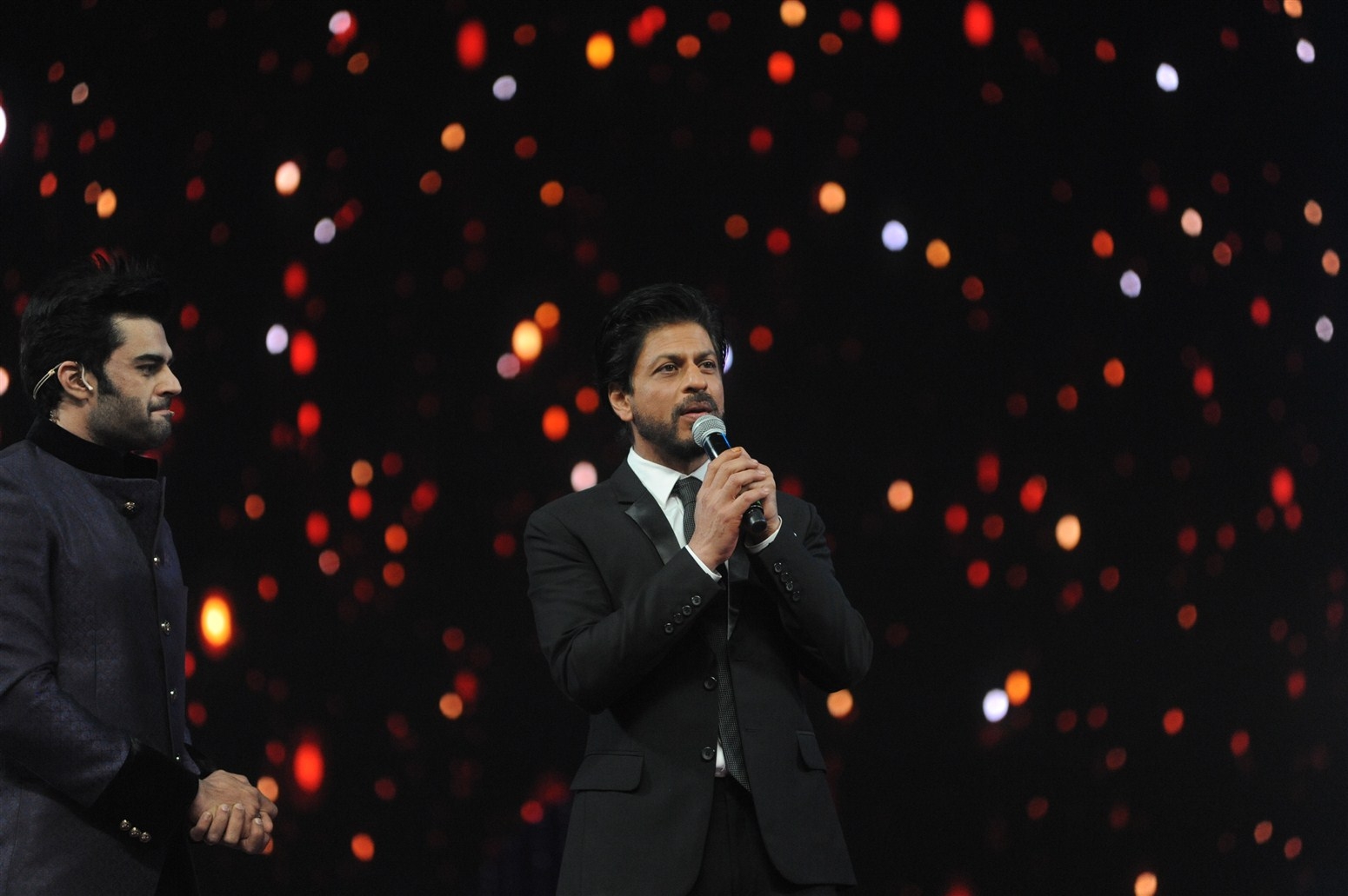 SRK to Interact with Fans Live Via Social Media