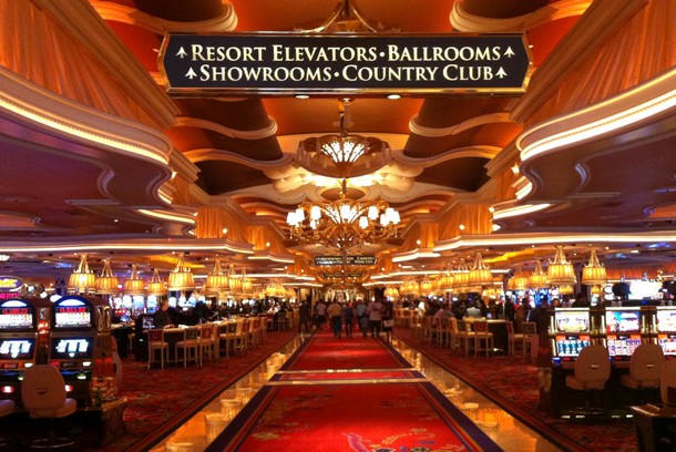 Flashing Lights, Music Can Turn You into Risky Gamblers