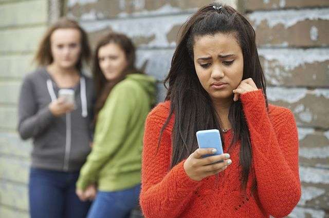Bystanders Avoid Online Bullying Victims