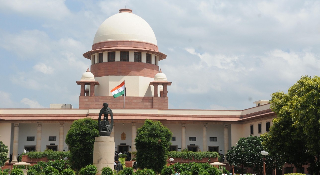 SC seeks Maharashtra's response on dance bar licences