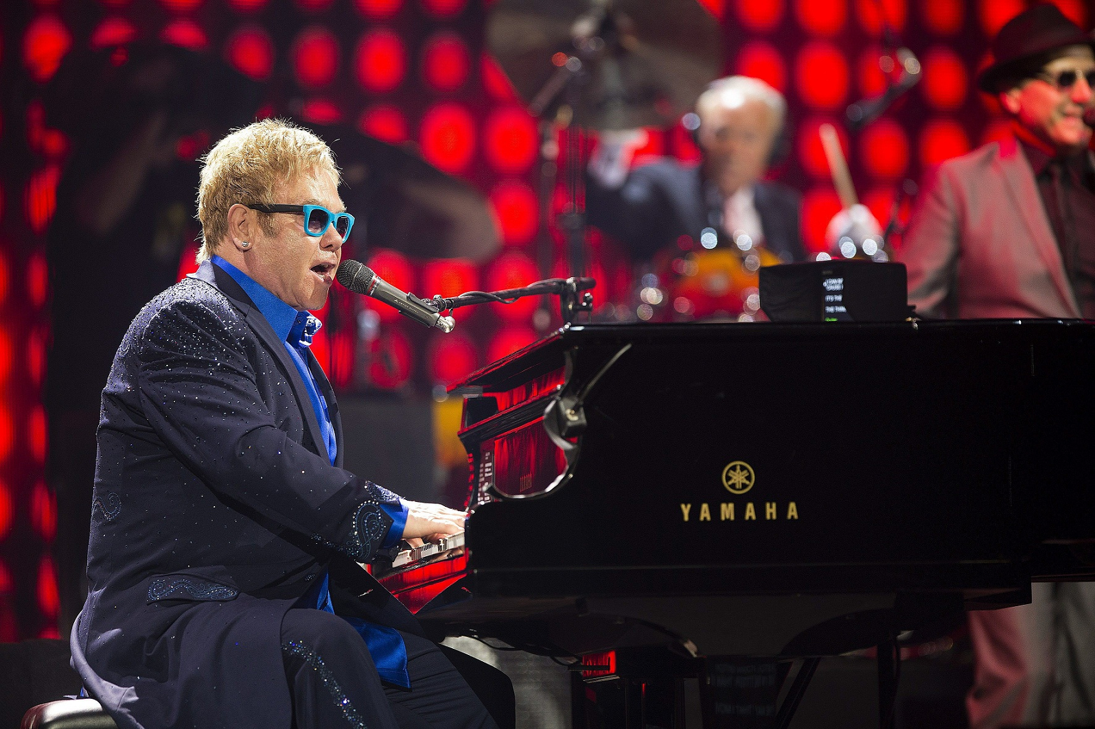 Elton John's Surprise Station Performance