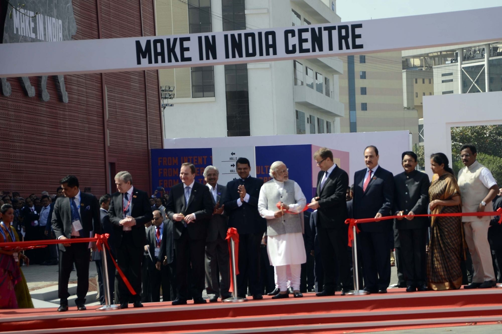 Modi Woos Global Investors at 'Make in India' Week