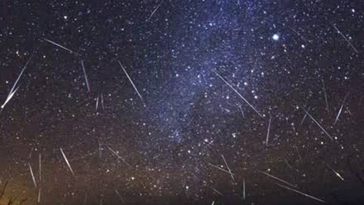 How 'burning' asteroids dispatch shooting stars to Earth