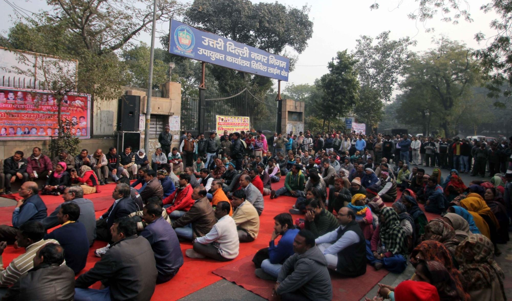 Delhi Sanitation Workers End Strike