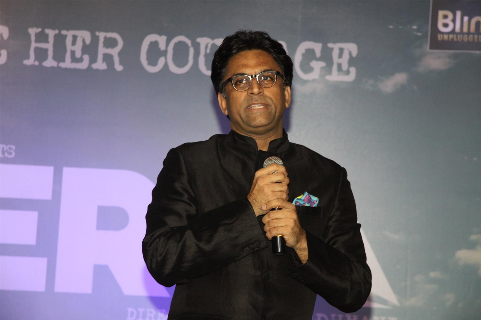 Ram Madhvani Needs All Praise for 'Neerja': Big B