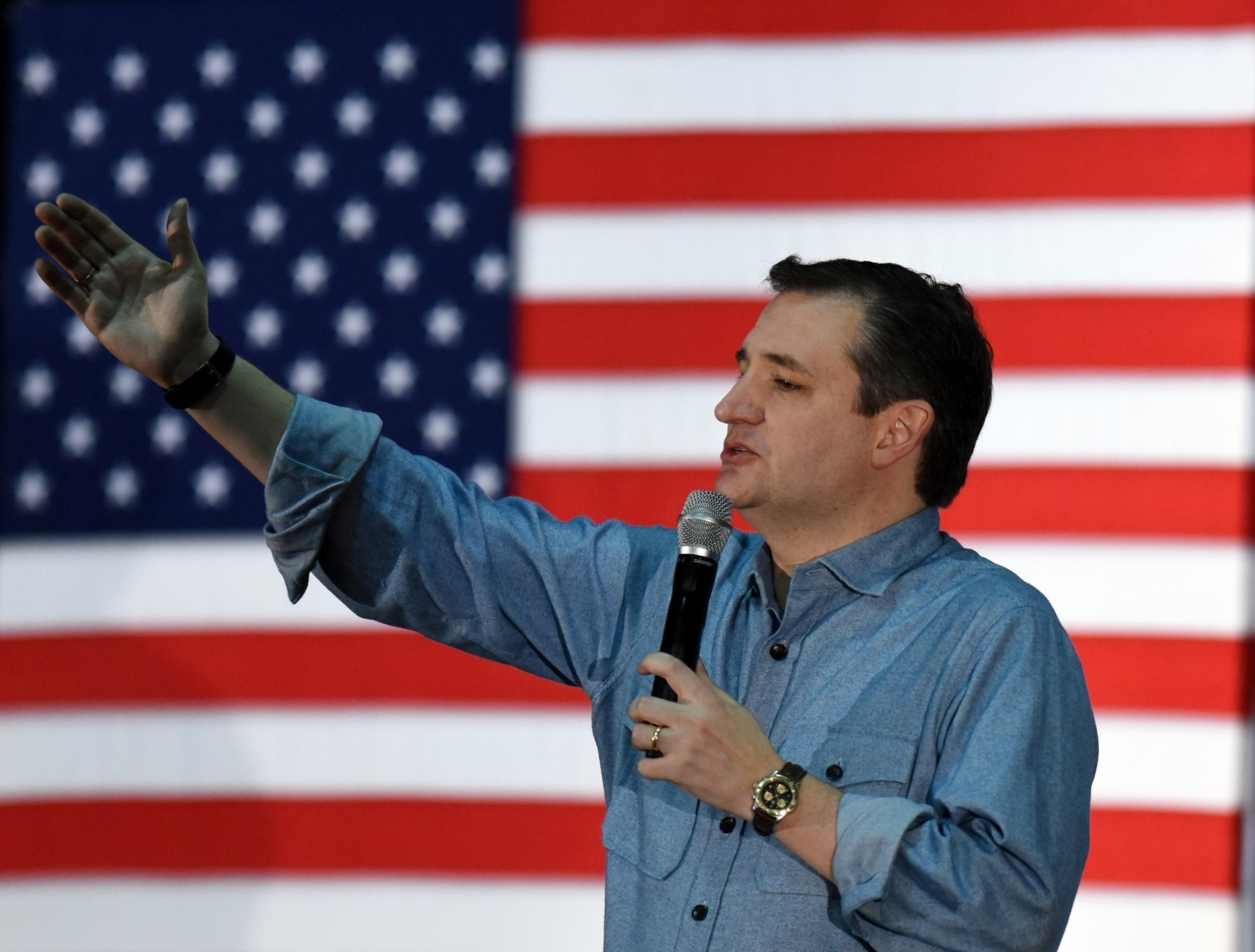 Iowa Caucus: Ted Cruz Wins, Clinton, Sanders in Dead Heat