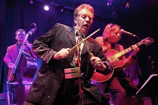 Singer-Songwriter Dan Hicks Dies at 74