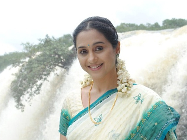 Devayani Plays Mohanlal's Wife in 'Janatha Garage'