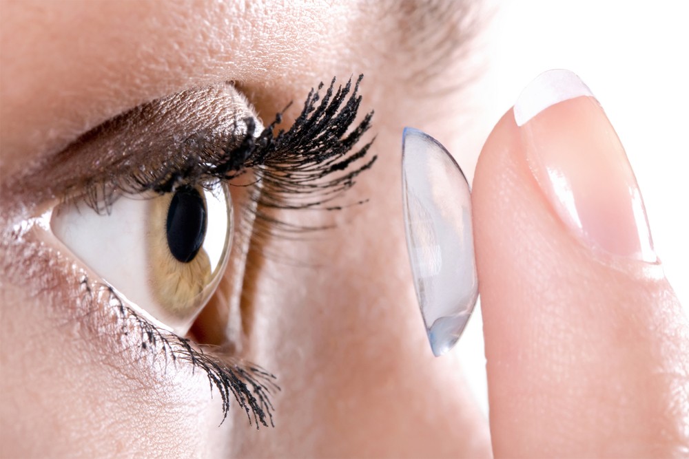 Contact lenses may alter eye's natural bacteria, says study