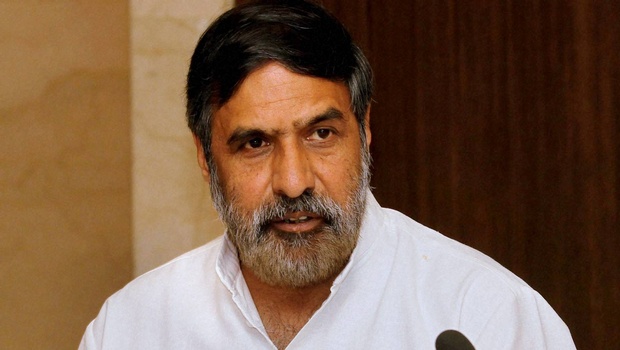 Anand Sharma Attacked in JNU, Student Union Blames ABVP
