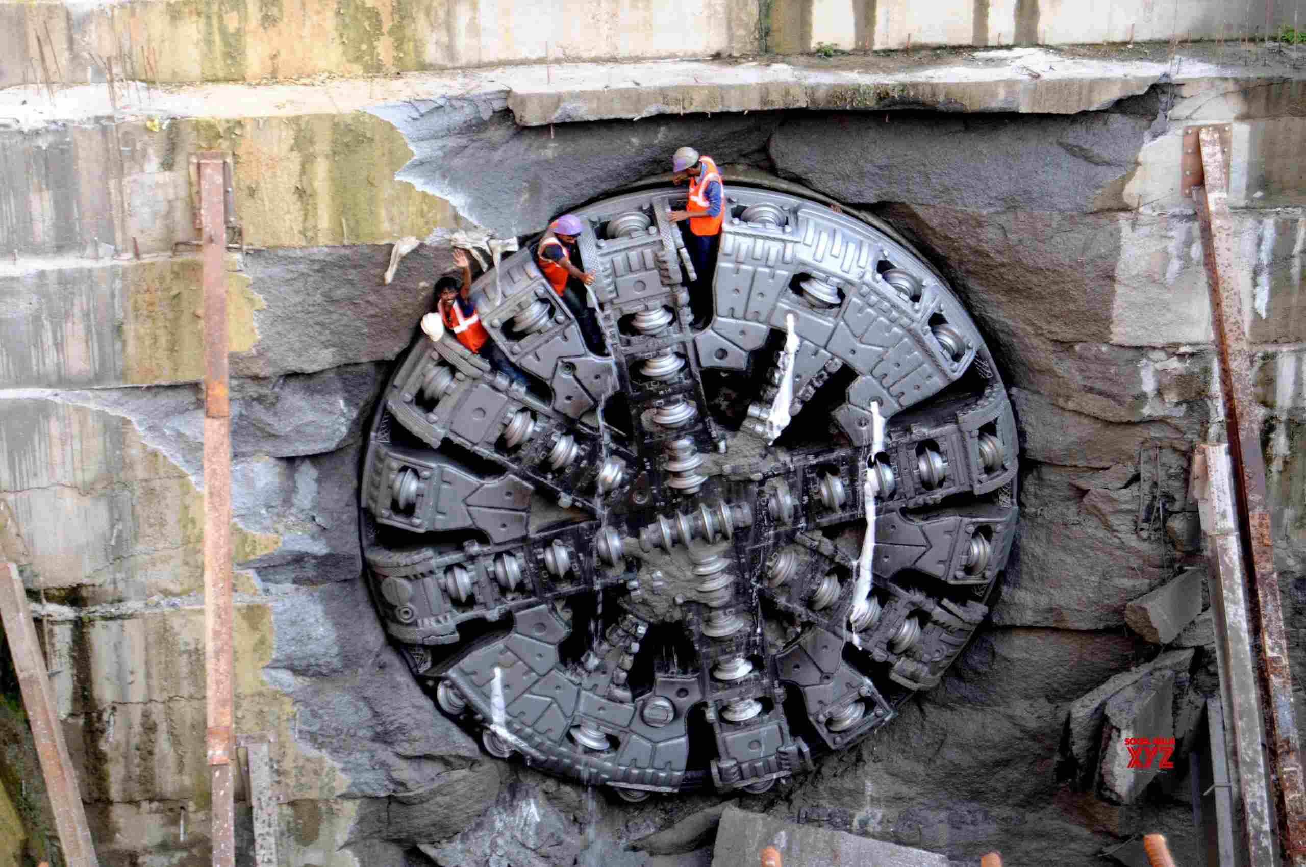 Delhi Metro Phase IV's first tunnel boring machine being lowered Delhi Metro Phase IV's first tunnel boring machine being lowered