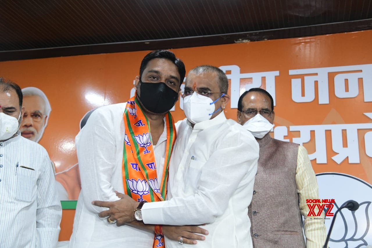Cong MLA in MP resigns from Assembly, joins BJP Cong MLA in MP resigns from Assembly, joins BJP