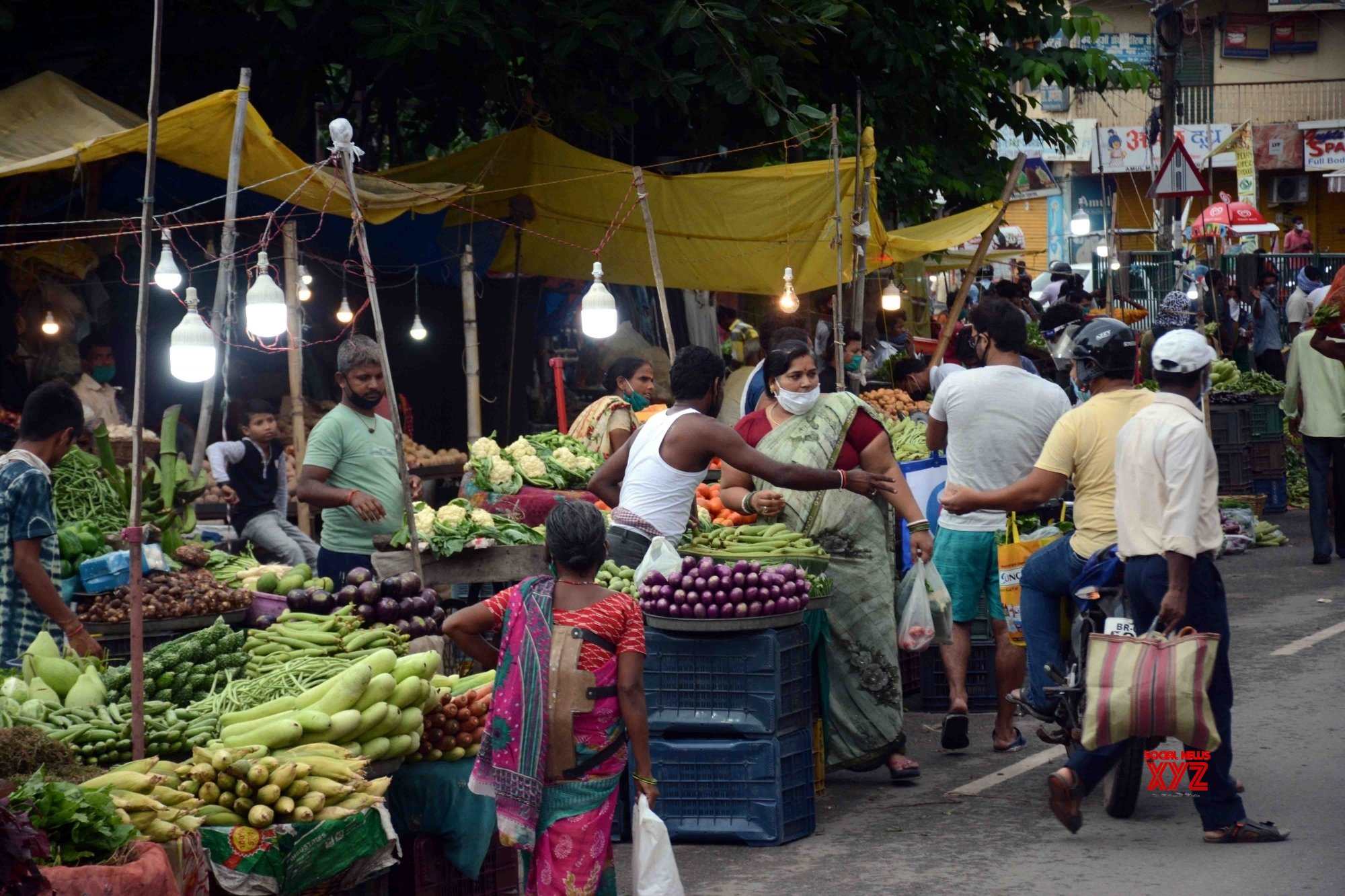 Markets in Bhopal to open till 8 p.m. amid Covid-19 surge Markets in Bhopal to open till 8 p.m. amid Covid-19 surge