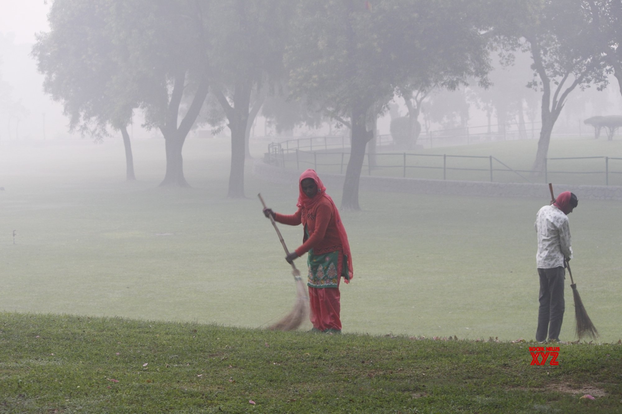 Unbreathable: Public apathy shoots AQI to emergency level in Delhi-NCR Unbreathable: Public apathy shoots AQI to emergency level in Delhi-NCR