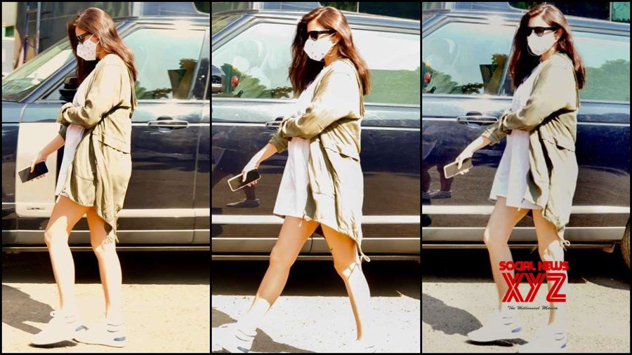 Anushka Sharma Resume Work, Snapped Outside A Studio Anushka Sharma Resume Work, Snapped Outside A Studio