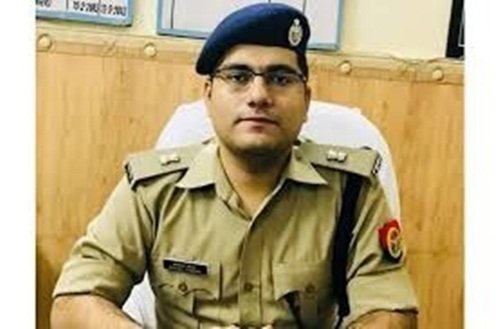 UP IPS officer offers his notes to civil service aspirants UP IPS officer offers his notes to civil service aspirants