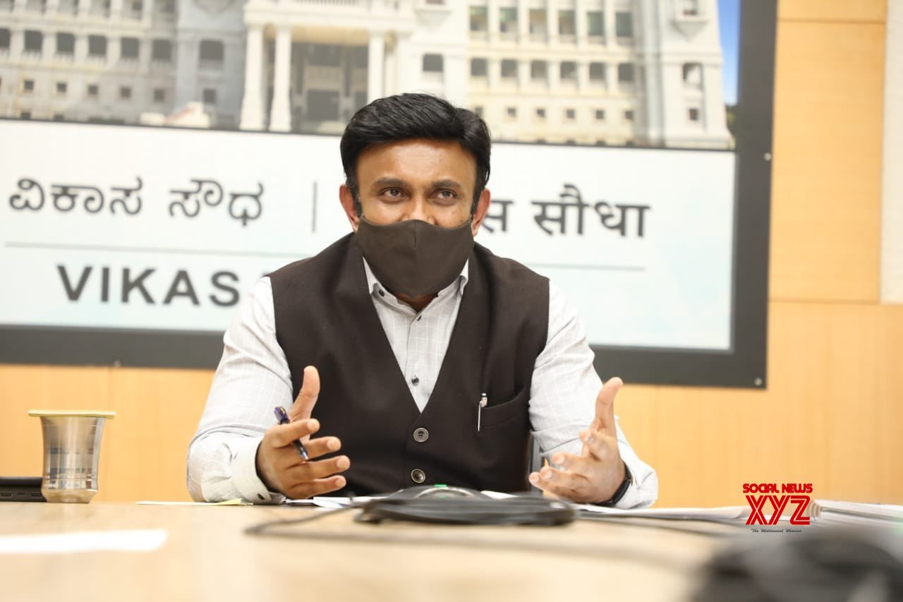 Fourth Covid wave predicted in Aug: K'taka Health Minister Fourth Covid wave predicted in Aug: K'taka Health Minister