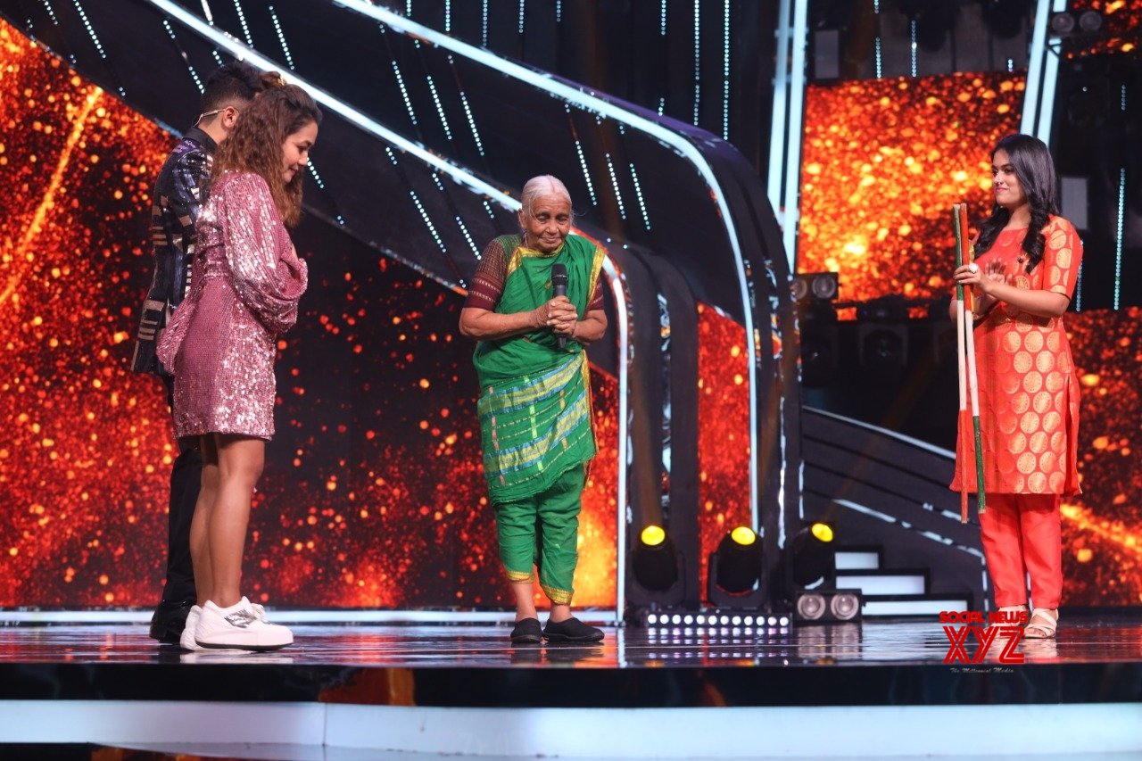 Neha Kakkar gives Rs 1 lakh to Shantabai Pawar aka Warrior Aaji Neha Kakkar gives Rs 1 lakh to Shantabai Pawar aka Warrior Aaji