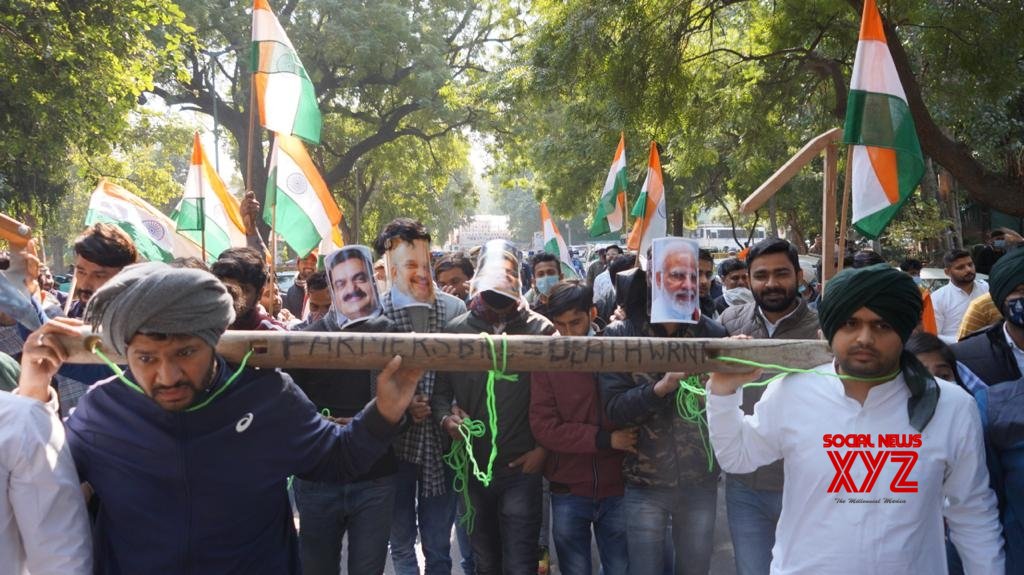 NSUI holds 'Tiranga Yatra' in Delhi in solidarity with farmers over 3 farm laws NSUI holds 'Tiranga Yatra' in Delhi in solidarity with farmers over 3 farm laws