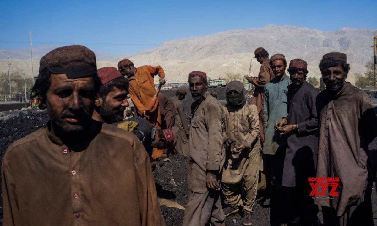 Hazaras refuse to end sit-in against Balochistan massacre Hazaras refuse to end sit-in against Balochistan massacre