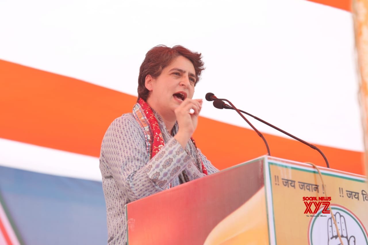 Modi govt collecting money by hiking LPG prices: Priyanka Vadra Modi govt collecting money by hiking LPG prices: Priyanka Vadra