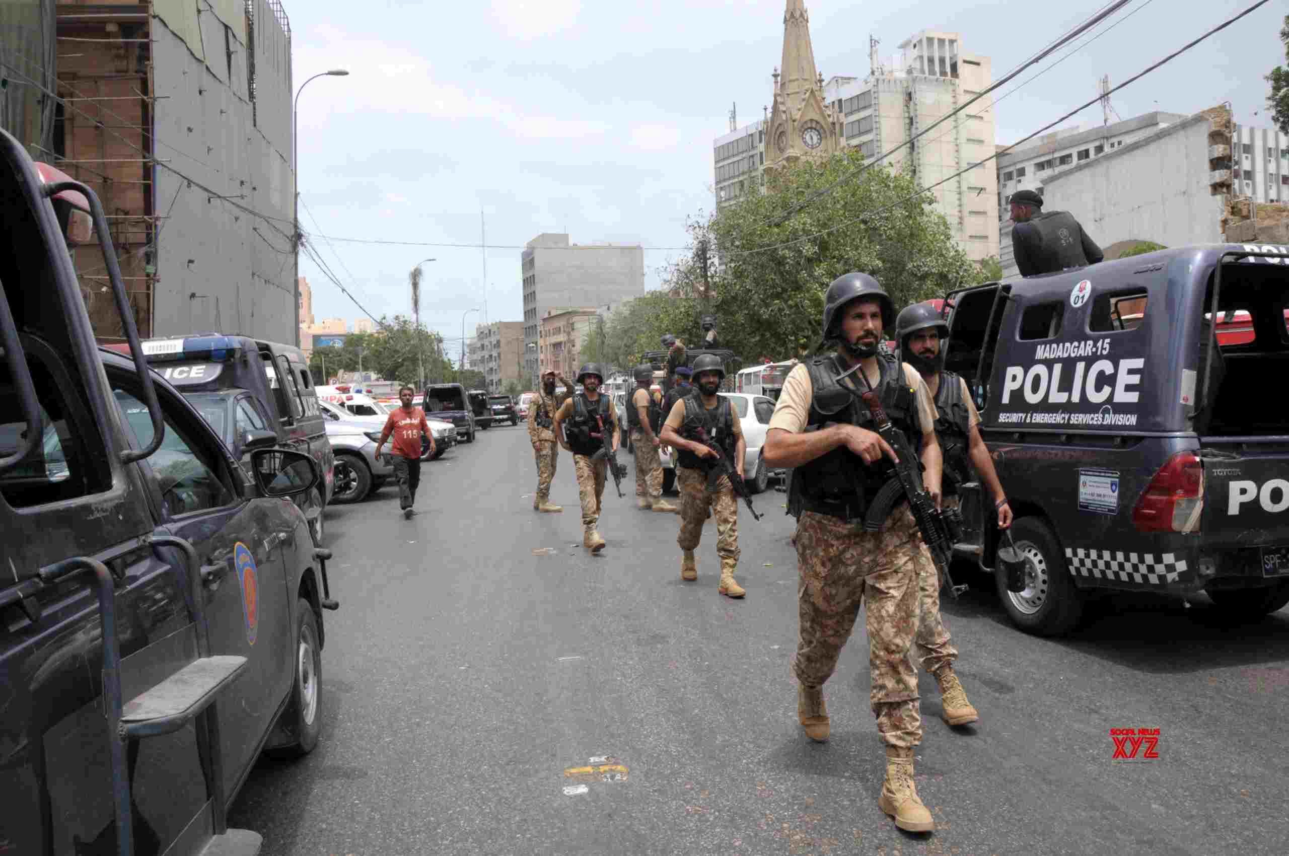 8 people dead in Pak shootings 8 people dead in Pak shootings