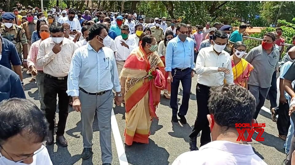 Amid Covid spike crowd at bridge inauguration in Goa; Cong files complaint against CM Amid Covid spike crowd at bridge inauguration in Goa; Cong files complaint against CM