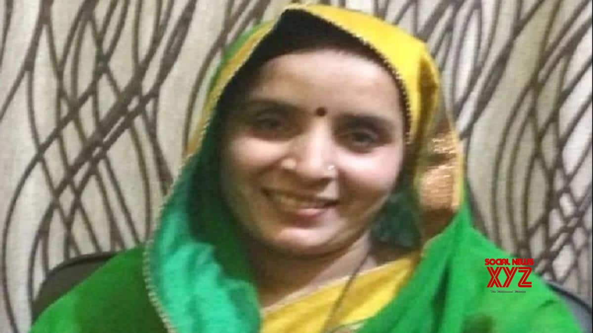Stalwarts' kin bite dust in UP panchayat polls Stalwarts' kin bite dust in UP panchayat polls