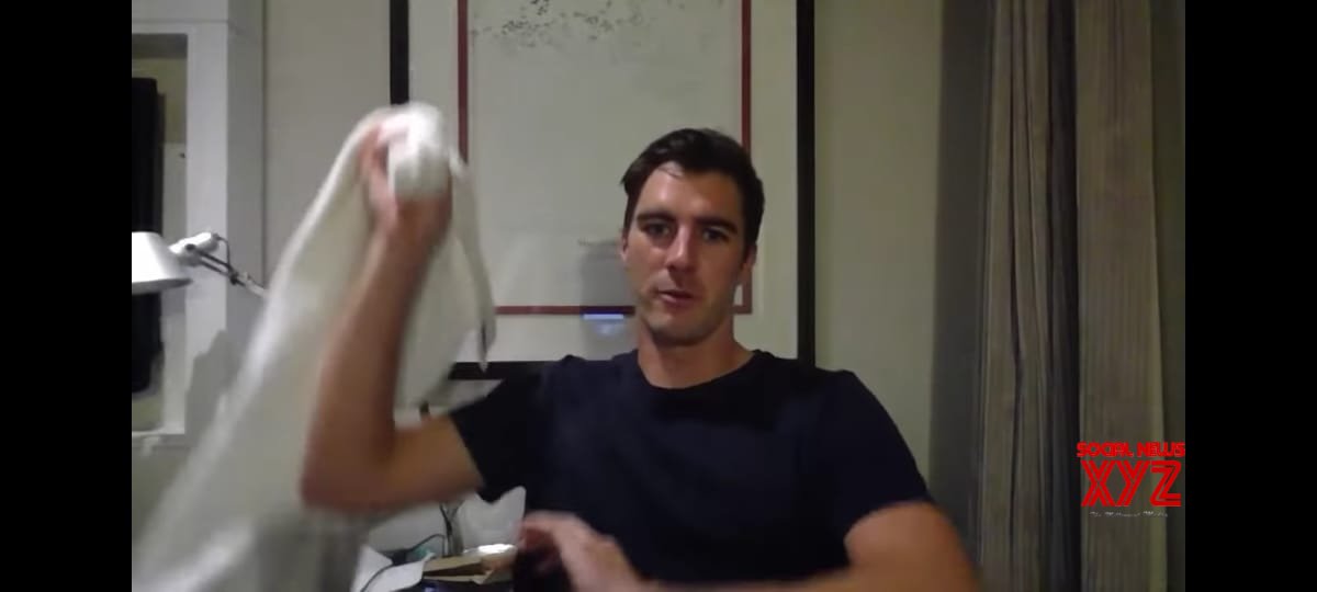 Aussie bowlers use towels for practice in quarantine Aussie bowlers use towels for practice in quarantine