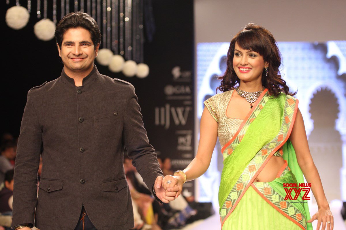 Karan Mehra gets bail after arrest over fight with wife Nisha Rawal Karan Mehra gets bail after arrest over fight with wife Nisha Rawal