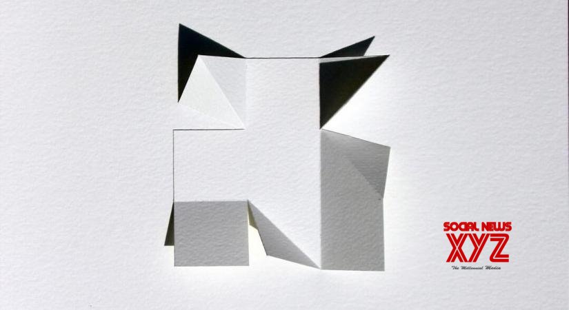 Deconstructing the square space on paper Deconstructing the square space on paper
