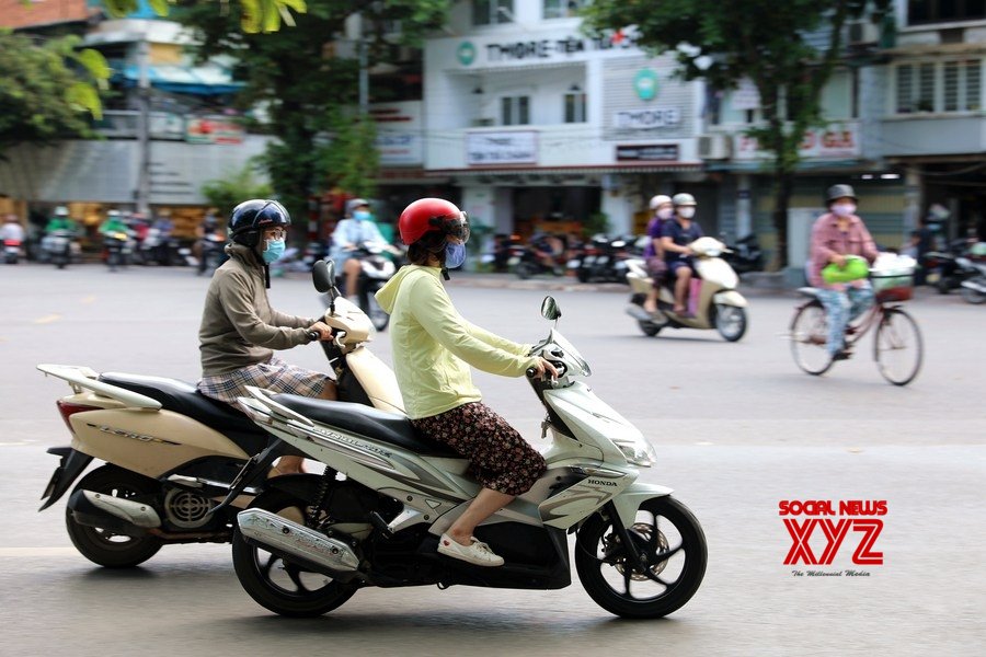 Non-essential services resume in Hanoi Non-essential services resume in Hanoi
