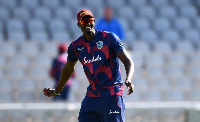 2nd T20: WI's Holder, Bravo restrict Pakistan to 157/8 2nd T20: WI's Holder, Bravo restrict Pakistan to 157/8