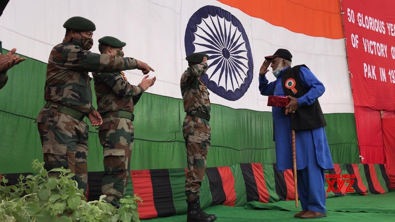 'Swarnim Vijay Varsh' victory flame ceremony held at Vilgam in J&K 'Swarnim Vijay Varsh' victory flame ceremony held at Vilgam in J&K