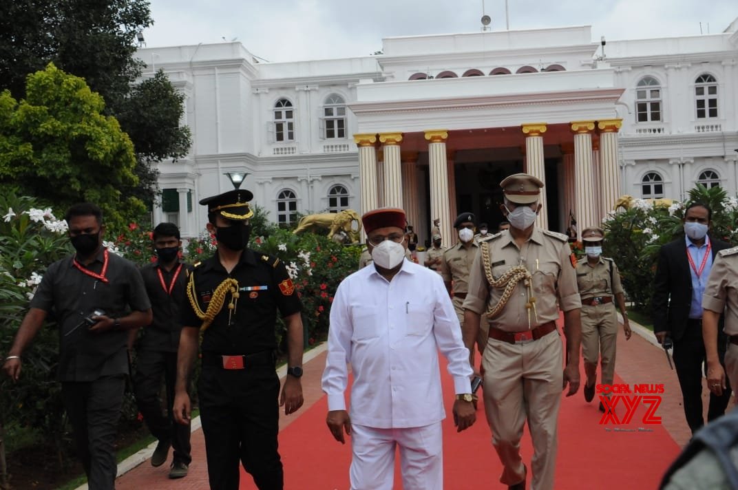 Thaawarchand Gehlot takes oath as K'taka's new Governor Thaawarchand Gehlot takes oath as K'taka's new Governor