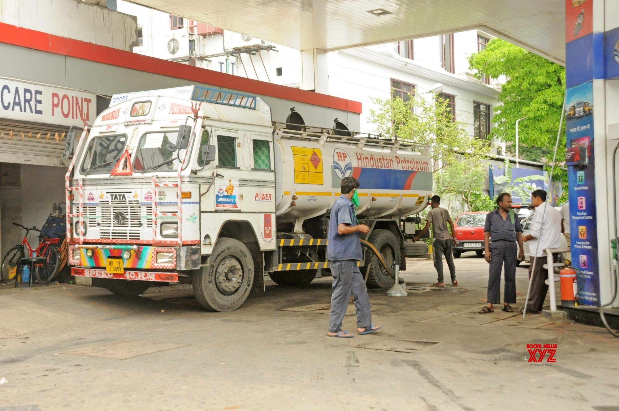 Petrol price moves up further, diesel rate cut for 1st time in 3 months Petrol price moves up further, diesel rate cut for 1st time in 3 months