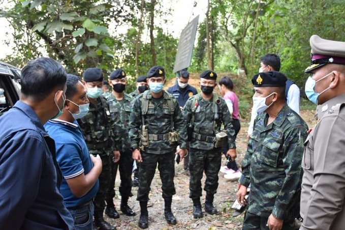 Thai Army helps enforce night curfew Thai Army helps enforce night curfew