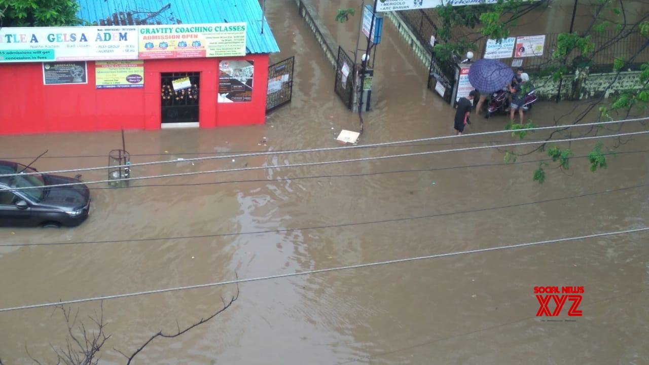 Torrential rains clobber Mumbai, paralyse traffic, trains Torrential rains clobber Mumbai, paralyse traffic, trains