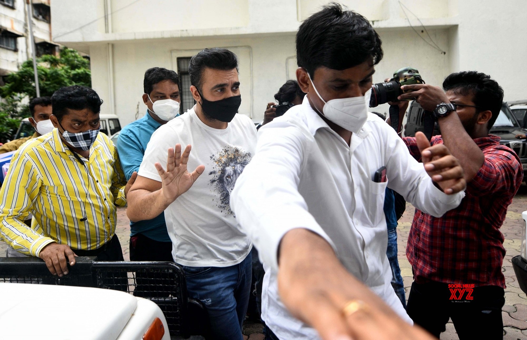 Porn case: No relief for Kundra from HC on 'illegal arrest' plea Porn case: No relief for Kundra from HC on 'illegal arrest' plea