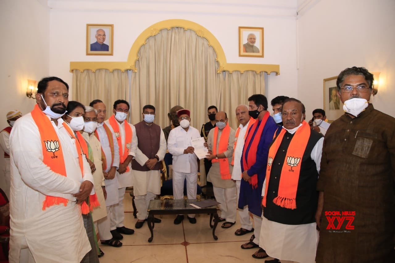 Bommai meets Governor, stakes claim to form government Bommai meets Governor, stakes claim to form government