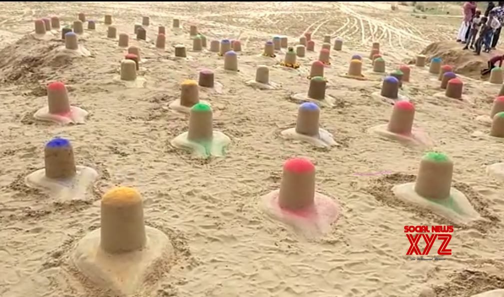 Sand artist creates 108 colourful Shiva lingams in Pushkar Sand artist creates 108 colourful Shiva lingams in Pushkar