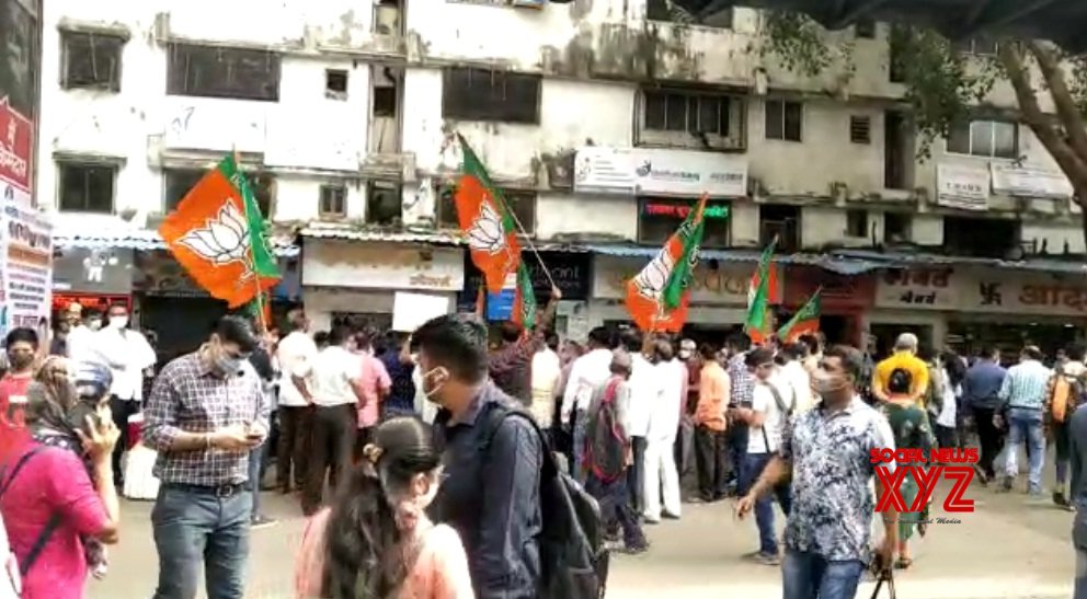 Mumbai BJP launches 'rail-bharo' agitation, seeks train travel for all Mumbai BJP launches 'rail-bharo' agitation, seeks train travel for all