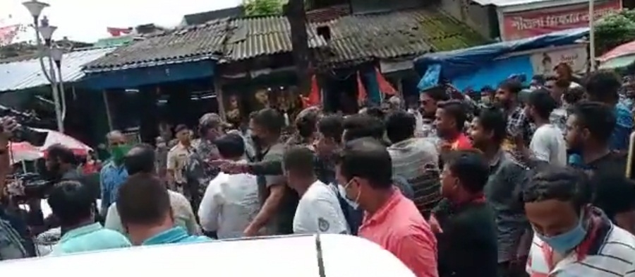 Guns come out on last day of Bhabanipur bypoll canvassing, Dilip Ghosh heckled by Trinamool supporters Guns come out on last day of Bhabanipur bypoll canvassing, Dilip Ghosh heckled by Trinamool supporters