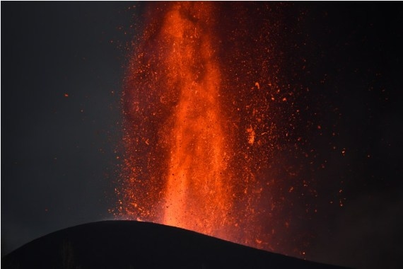 Volcano on Spanish island continues to erupt Volcano on Spanish island continues to erupt