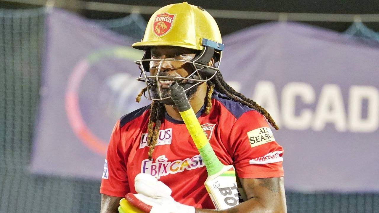Chris Gayle was not being 'treated right', says Pietersen Chris Gayle was not being 'treated right', says Pietersen