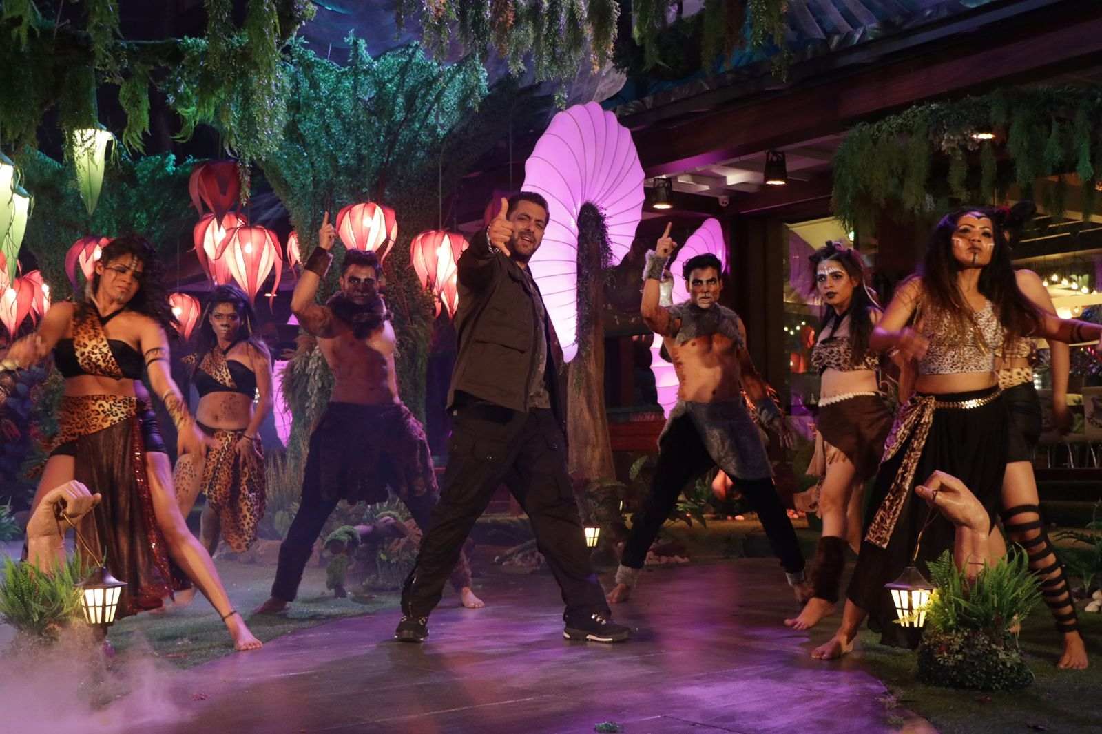 'Bigg Boss 15' to premiere with Ranveer as Salman's special guest 'Bigg Boss 15' to premiere with Ranveer as Salman's special guest